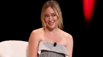 شوهدت هيلاري داف ببنطال Adidas الرياضي الصغير